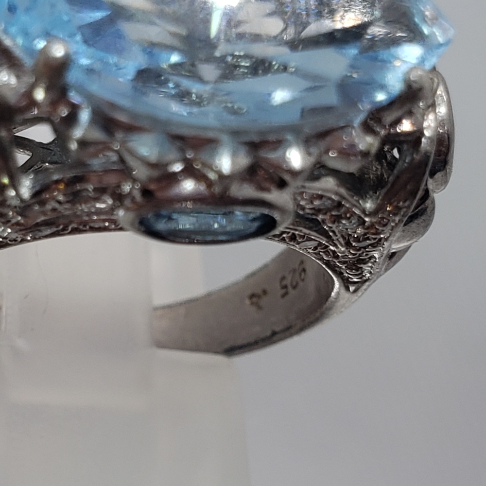 Rare and Vintage Estate Victoria Wieck Genuine Sky Blue Topaz Ring - Picture 16 of 16